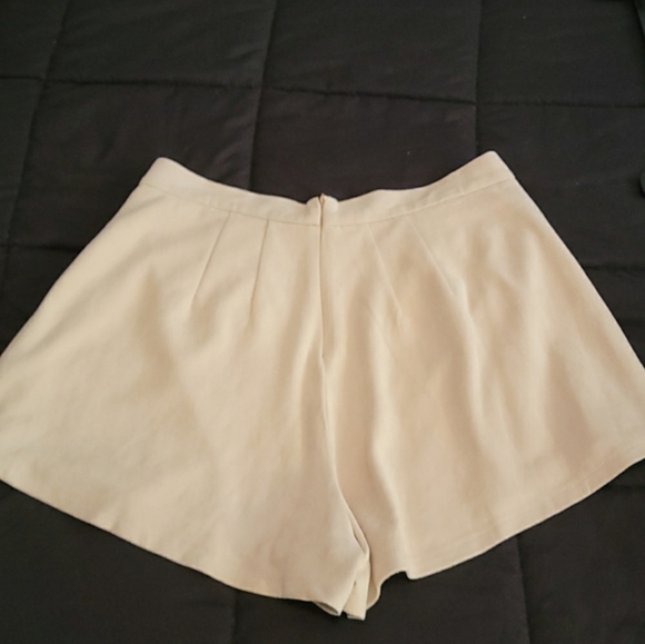 Shorts - Picture 2 of 3